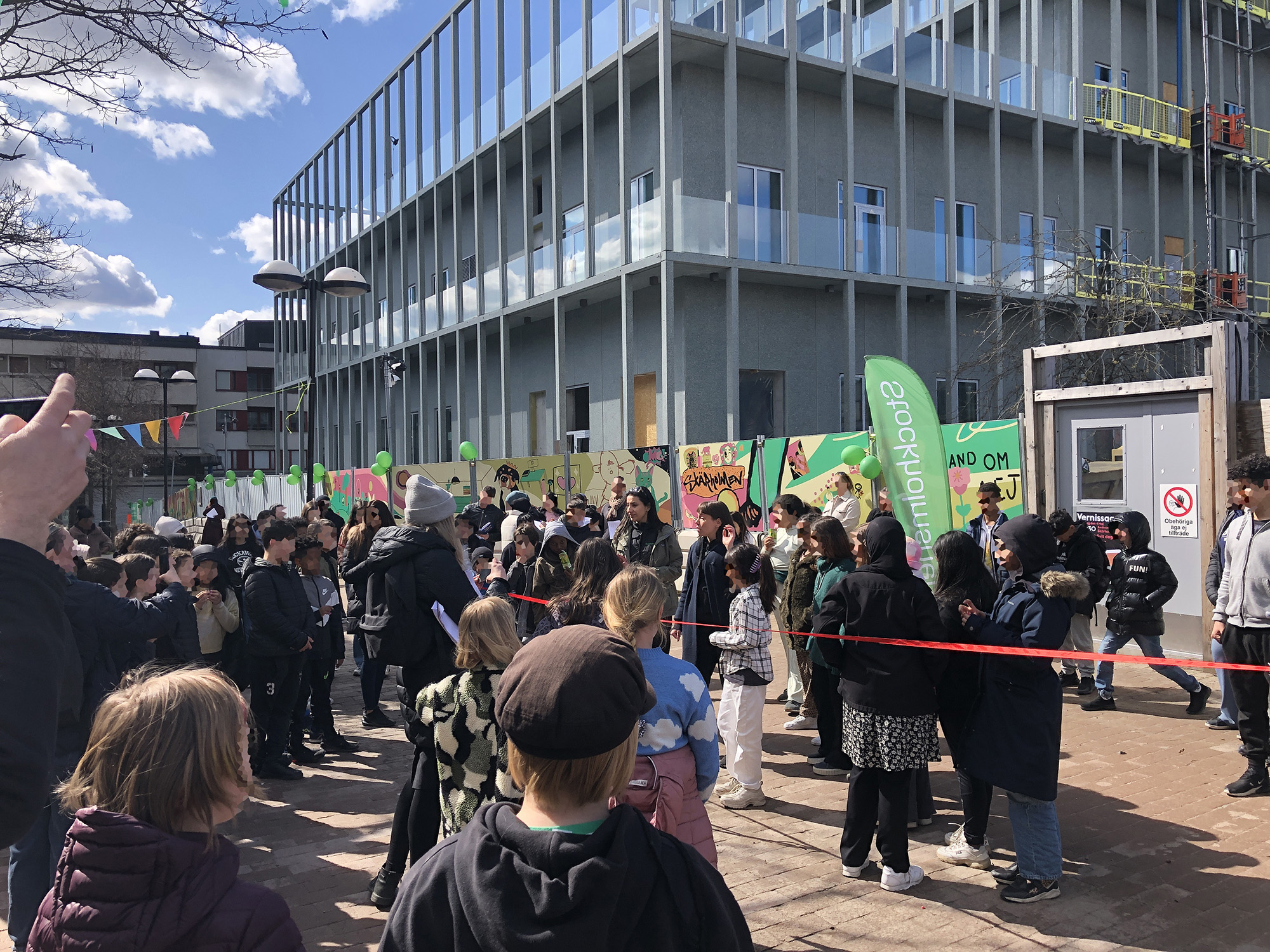 160 Unga Skapar 54 Meter Konst I Skärholmen - Stockholmshem